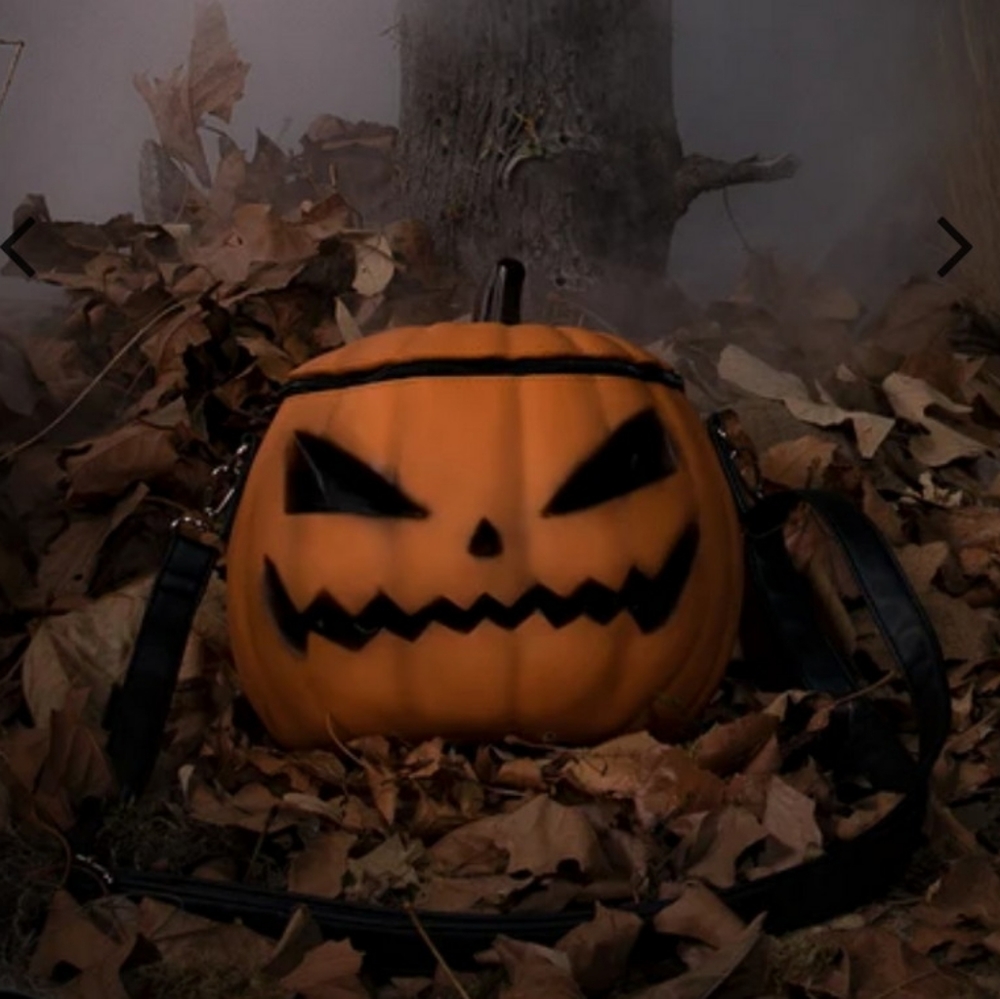 😍 Tim Burton Sleepy Hollow collection La Femme en Noir & Paramount Pumpkin Bag